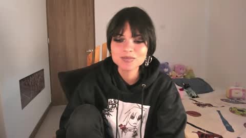 Snapshot of alone_together_ chatting on January 20, 5:27 pm luca or garu D online show from January 20, 5:27 pm