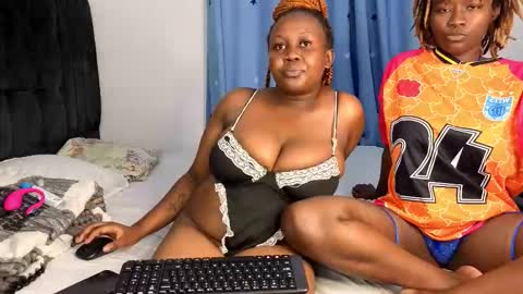 Snapshot of alotta_titties chatting on February 7, 9:07 pm alotta_titties online show from February 7, 9:07 pm