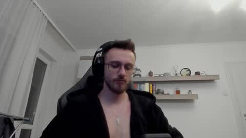 Snapshot of alphaboyfun chatting on November 12, 4:07 pm Andi online show from November 12, 4:07 pm