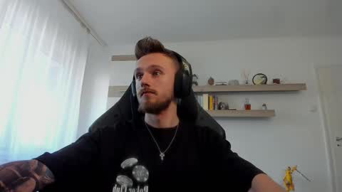 Snapshot of alphaboyfun chatting on November 22, 10:58 am Andi online show from November 22, 10:58 am