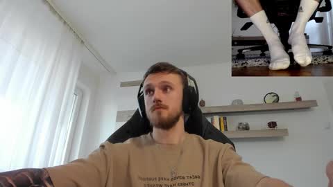 Snapshot of alphaboyfun chatting on November 26, 10:38 am Andi online show from November 26, 10:38 am