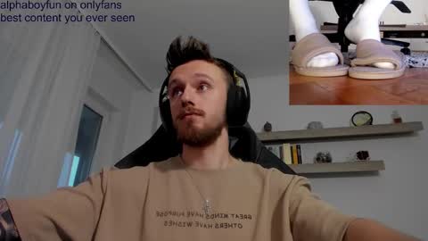 Snapshot of alphaboyfun chatting on November 29, 1:58 pm Andi online show from November 29, 1:58 pm