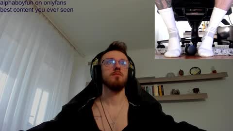 Snapshot of alphaboyfun chatting on December 3, 11:30 am Andi online show from December 3, 11:30 am