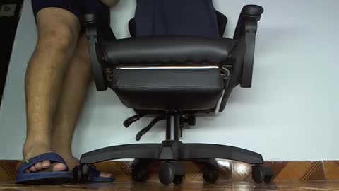 Snapshot of alphacashmaster8 chatting on April 9, 11:59 am MASTER FINDOM DRAIN... online show from April 9, 11:59 am