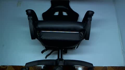 Snapshot of alphacashmaster8 chatting on April 13, 4:29 am MASTER FINDOM DRAIN... online show from April 13, 4:29 am