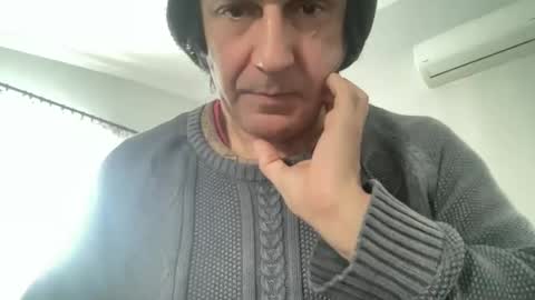 Snapshot of alphandre chatting on January 26, 7:10 am AlphAndre online show from January 26, 7:10 am