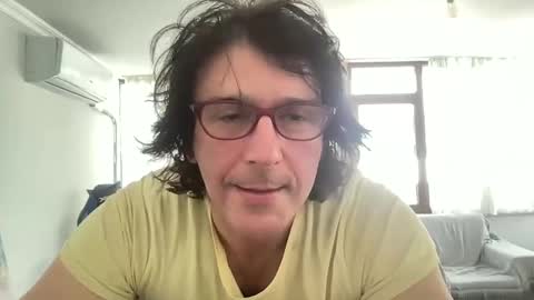 Snapshot of alphandre chatting on February 4, 10:10 am AlphAndre online show from February 4, 10:10 am