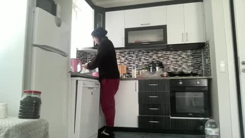 Snapshot of alphandre chatting on February 9, 7:49 am AlphAndre online show from February 9, 7:49 am