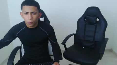 alphas_latins online show from March 25, 8:26 pm