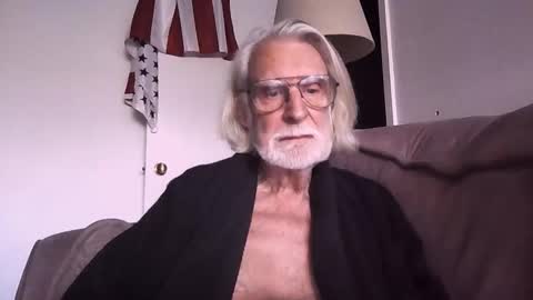 AlphaUniform online show from December 5, 7:10 pm