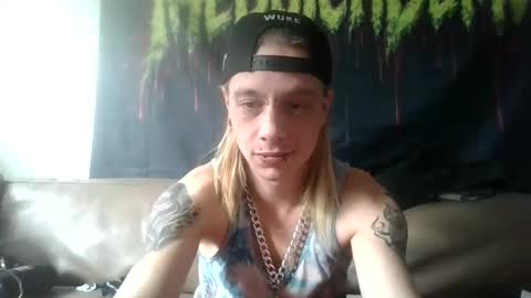 Snapshot of altboy010 chatting on March 28, 3:33 pm altboy010 online show from March 28, 3:33 pm