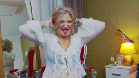 Alura Jenson online show from October 22, 8:41 pm