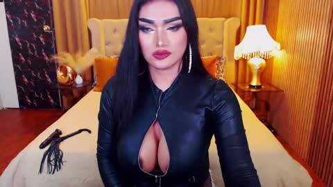 Snapshot of alurajhenson chatting on November 15, 1:47 am Alura Jhenson online show from November 15, 1:47 am