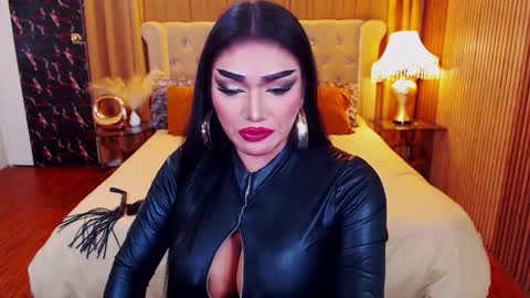 Snapshot of alurajhenson chatting on November 26, 11:00 am Alura Jhenson online show from November 26, 11:00 am