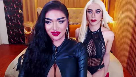 Snapshot of alurajhenson chatting on November 29, 11:57 am Alura Jhenson online show from November 29, 11:57 am