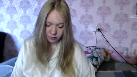 Snapshot of alya764770 chatting on June 24, 11:04 pm alya764770 online show from June 24, 11:04 pm