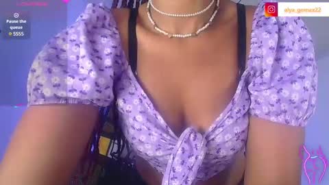 Snapshot of alya_gomez chatting on December 20, 8:45 pm online show from December 20, 8:45 pm