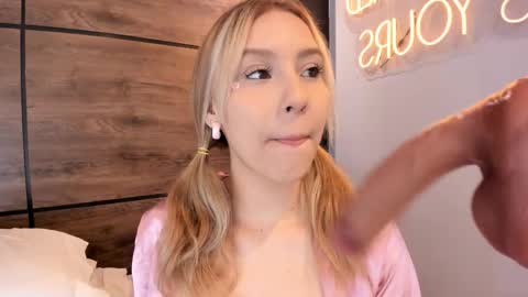 Alya online show from October 21, 11:00 am