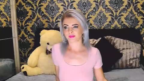 Snapshot of alyblonde chatting on February 6, 11:21 am aly online show from February 6, 11:21 am