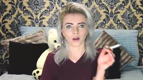 Snapshot of alyblonde chatting on February 23, 11:33 am aly online show from February 23, 11:33 am