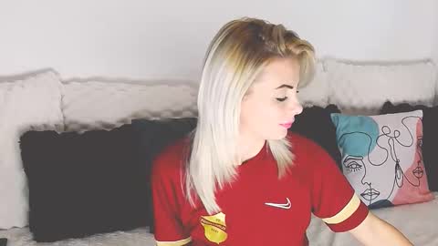 Snapshot of alyblonde chatting on November 8, 10:26 am aly online show from November 8, 10:26 am