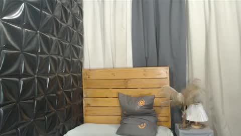 your asian dominantrix kneelobeyan beg online show from April 20, 6:53 pm