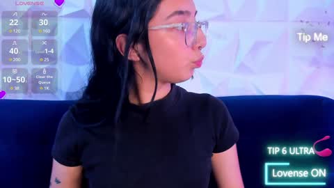 Snapshot of alys_molly chatting on December 17, 2:55 pm sopie online show from December 17, 2:55 pm