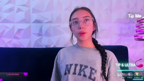 Snapshot of alys_molly chatting on January 30, 11:01 am sopie online show from January 30, 11:01 am