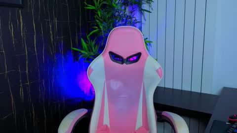 Snapshot of alyseruss chatting on October 6, 7:00 pm Alyse online show from October 6, 7:00 pm