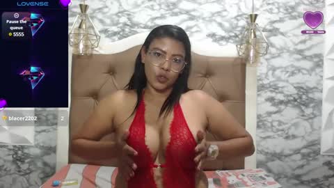 Snapshot of alyson_milf chatting on January 22, 12:27 am alyson online show from January 22, 12:27 am