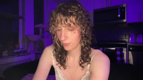 Alyssa online show from April 25, 9:45 am