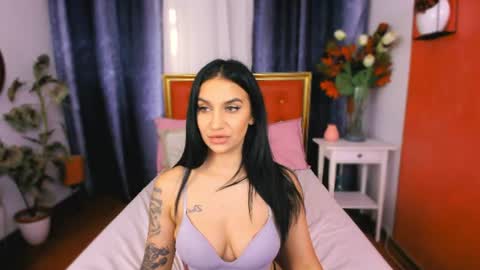Snapshot of alyssaanne chatting on June 22, 8:22 am Alyssa online show from June 22, 8:22 am