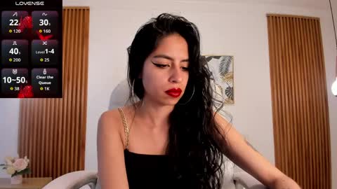 alyssabeauty_ online show from April 13, 7:41 pm