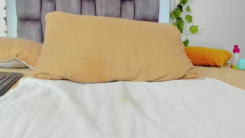 alyssia online show from September 9, 1:54 pm