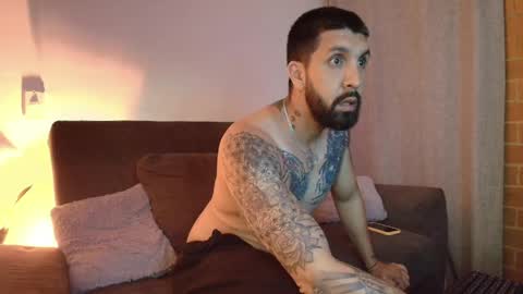 Snapshot of alyssia_wolds_1 chatting on May 20, 1:56 am alyssia wolds online show from May 20, 1:56 am