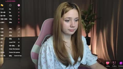 Alyx online show from April 6, 8:43 pm