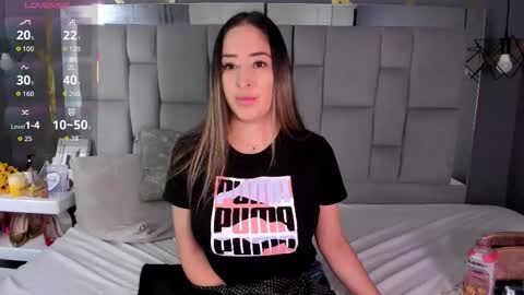 Snapshot of alyzeegorgeous chatting on November 19, 6:19 pm Alyze make feel hot as hell online show from November 19, 6:19 pm