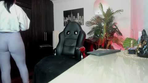 anny online show from March 27, 2:28 am