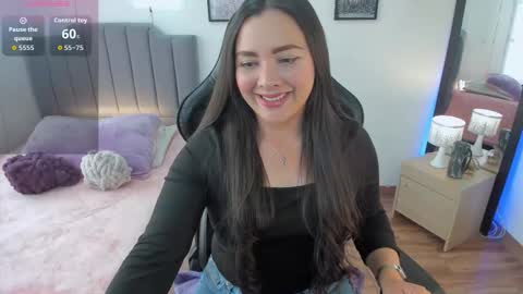 Snapshot of amaia_monet chatting on November 14, 7:34 pm Hi Im AmaiaHelp me reach 100 likes online show from November 14, 7:34 pm