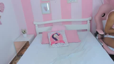 amaia_monroe online show from December 5, 4:36 pm