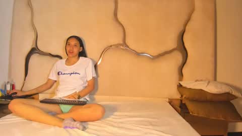 Amia y Sofia online show from November 9, 8:18 pm