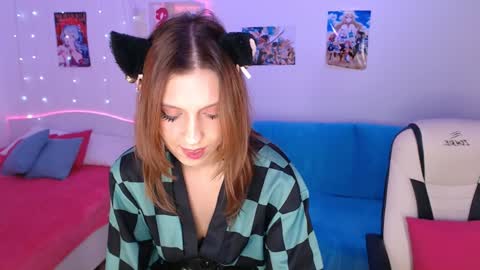 Snapshot of amala_lee chatting on December 13, 6:10 am Alice online show from December 13, 6:10 am