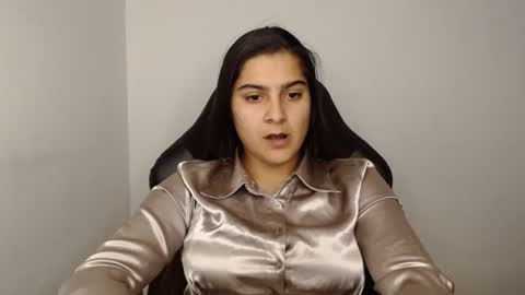 The queen of the biceps  online show from December 4, 1:03 am