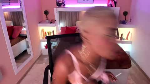  A M A N D A  online show from February 26, 1:41 pm