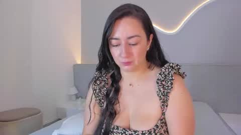 Snapshot of amanda_benz_ chatting on June 16, 11:13 am amanda_benz_ online show from June 16, 11:13 am