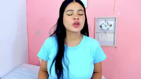 Snapshot of amanda_lorense chatting on October 24, 4:20 am Thalia online show from October 24, 4:20 am