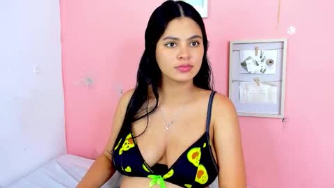 Snapshot of amanda_lorense chatting on November 22, 3:38 am Thalia online show from November 22, 3:38 am