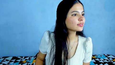 Snapshot of amanda_lorense chatting on February 13, 5:03 am Thalia online show from February 13, 5:03 am