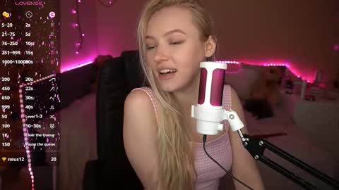 Snapshot of amandaafire chatting on February 2, 7:18 am Amanda online show from February 2, 7:18 am