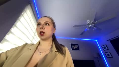 Snapshot of amandainbloom chatting on April 28, 6:24 pm Amanda online show from April 28, 6:24 pm